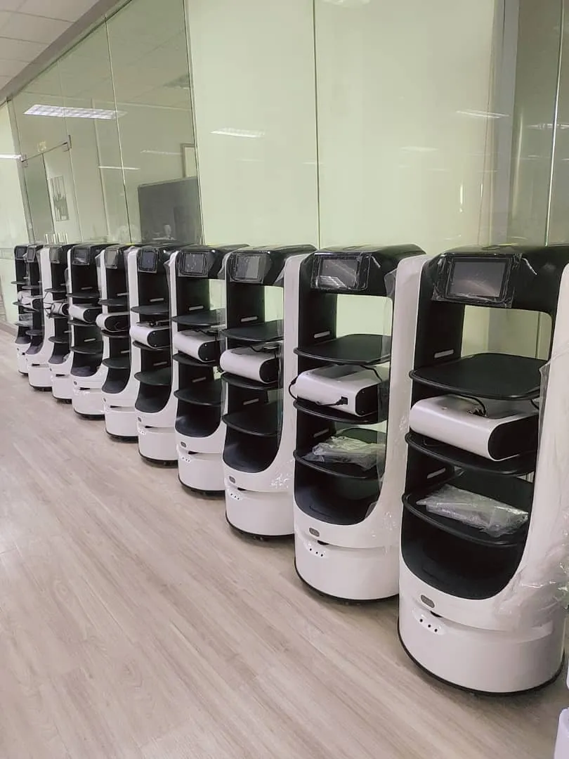 Vélmenni eru í auknum mæli samþætt í raunhagkerfinu og margar deildir hafa ky...